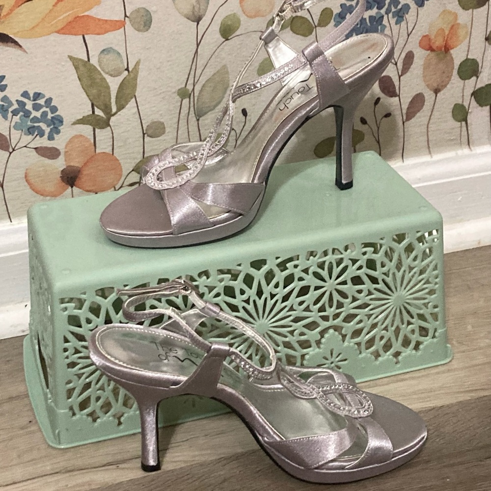 ๐ธ Sz 6 Touch of Nina Y2K Silver Stiletto Heels - Picture 3 of 8